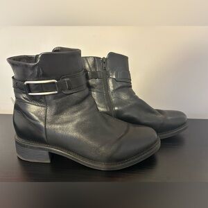 CLARKS Leather zip boots Women’s Size 11